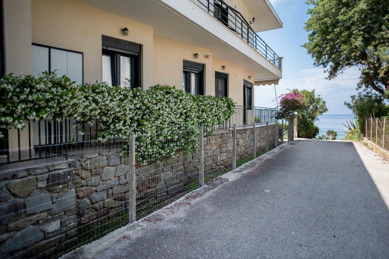 Oikia Eleanthi - Beachfront Garden Home! Mytikas  Zewnętrze zdjęcie