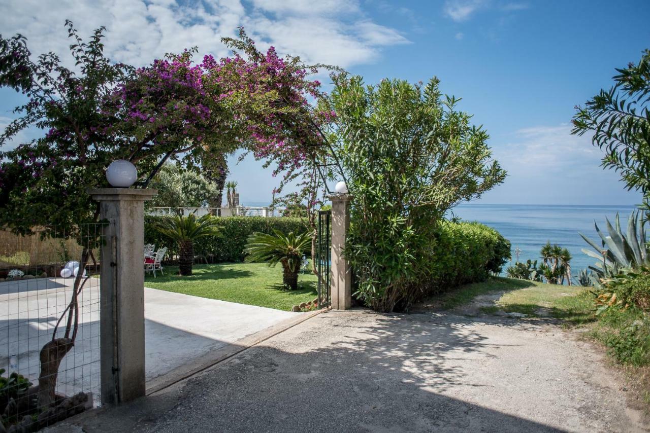 Oikia Eleanthi - Beachfront Garden Home! Mytikas  Zewnętrze zdjęcie